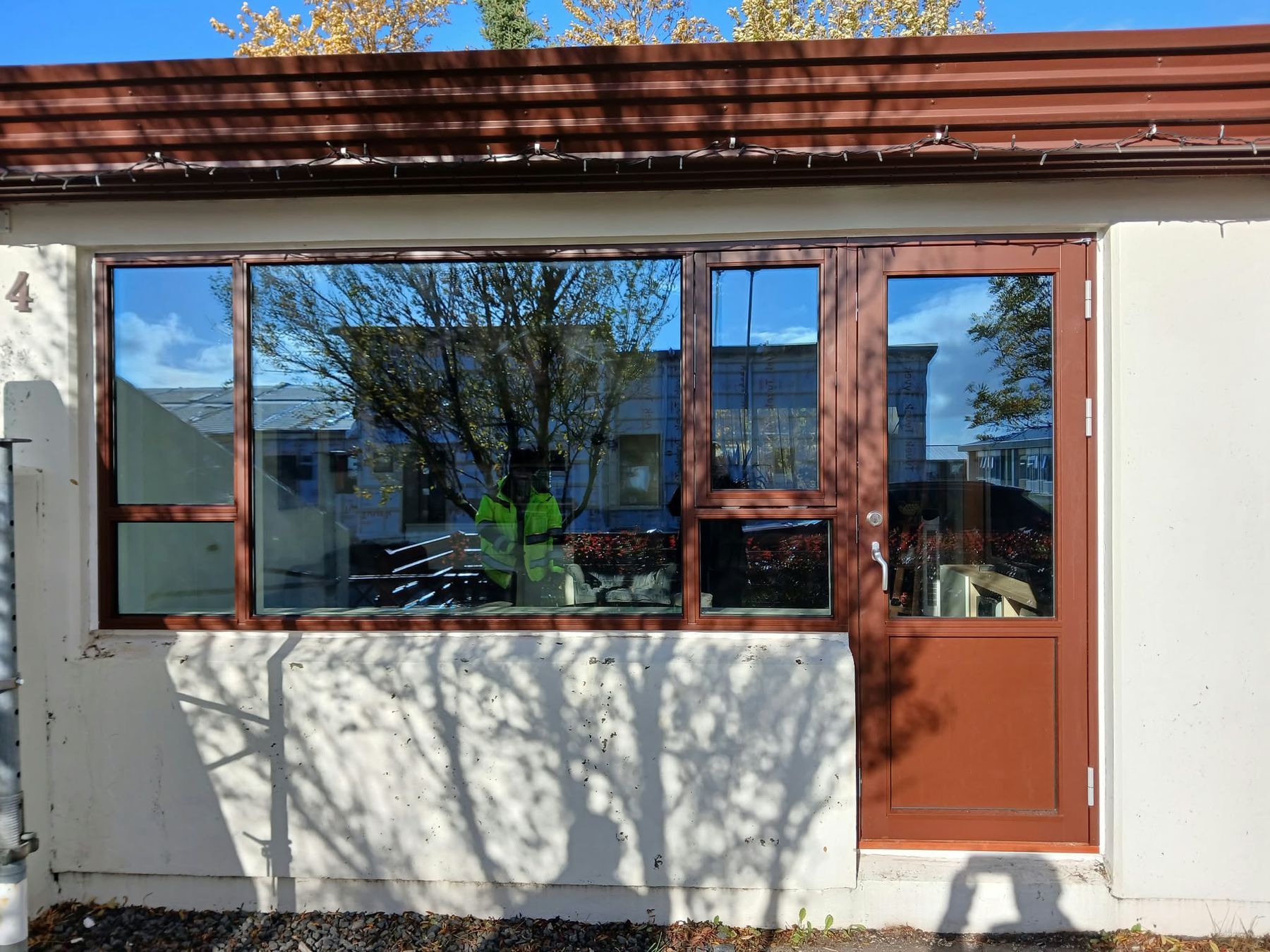 Nýir gluggar og ný útihurð